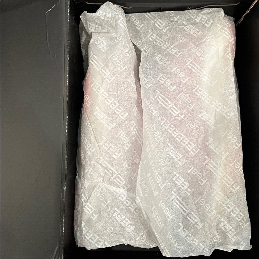 Lululemon Strongfeel Women's Training Shoe Size 6
Brand NEW - Picture 8 of 9